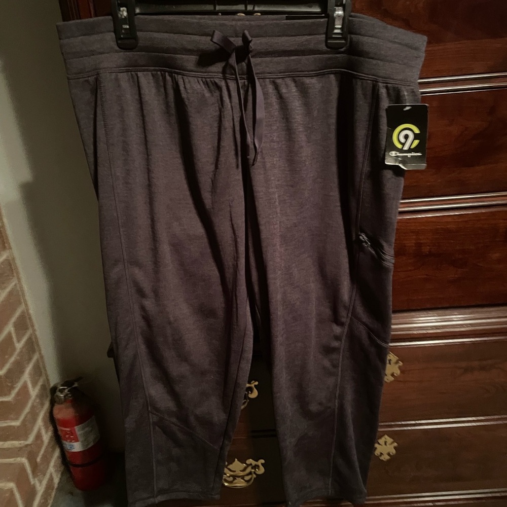 Champion relax pants.